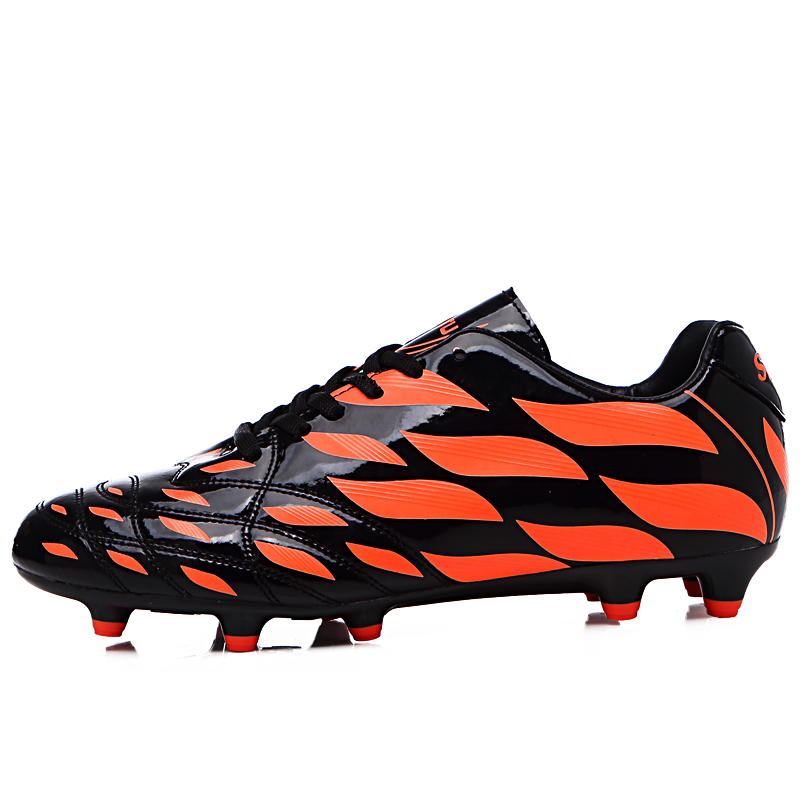2021 Hot sale creative soccer shoes  football boot ankle boots