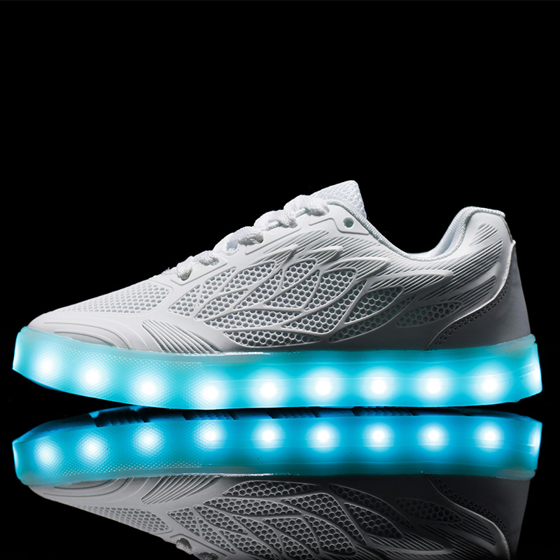 2018 Fashionable colorful light for on girl led shoes