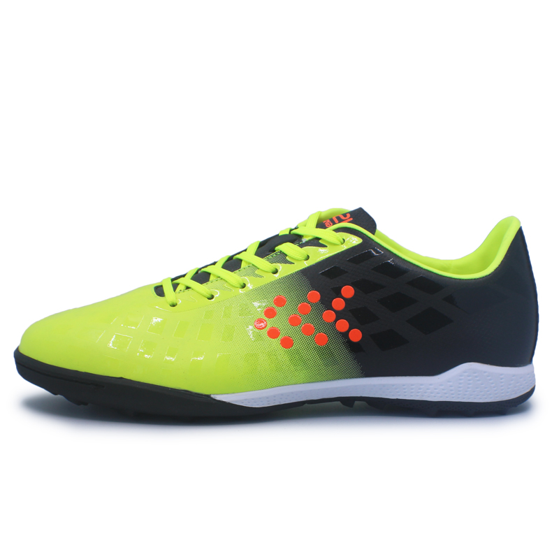 2021 Professional men athletic outdoor shoes men soccer shoes